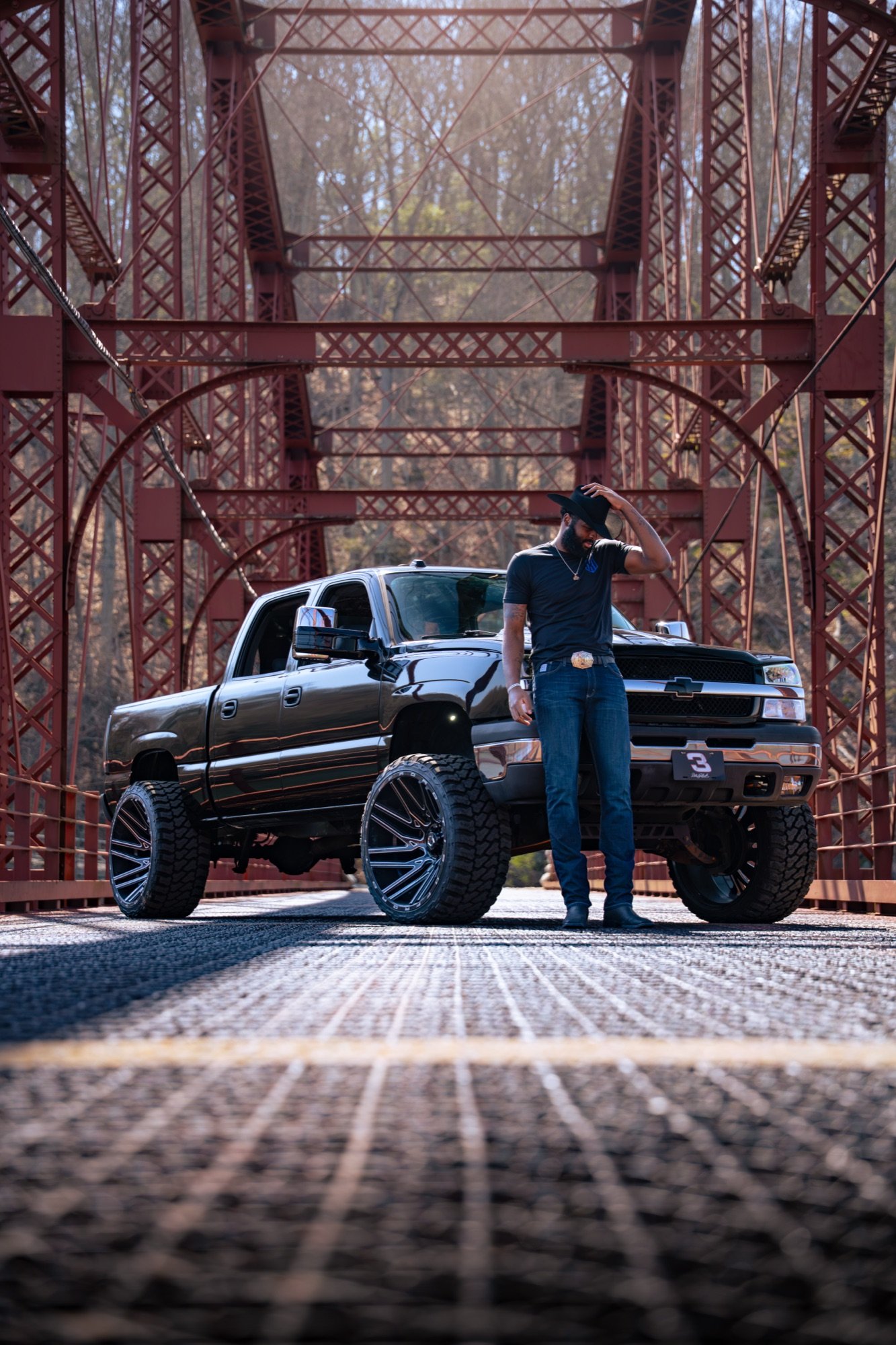 Cateye with cowboy hat on a bridge