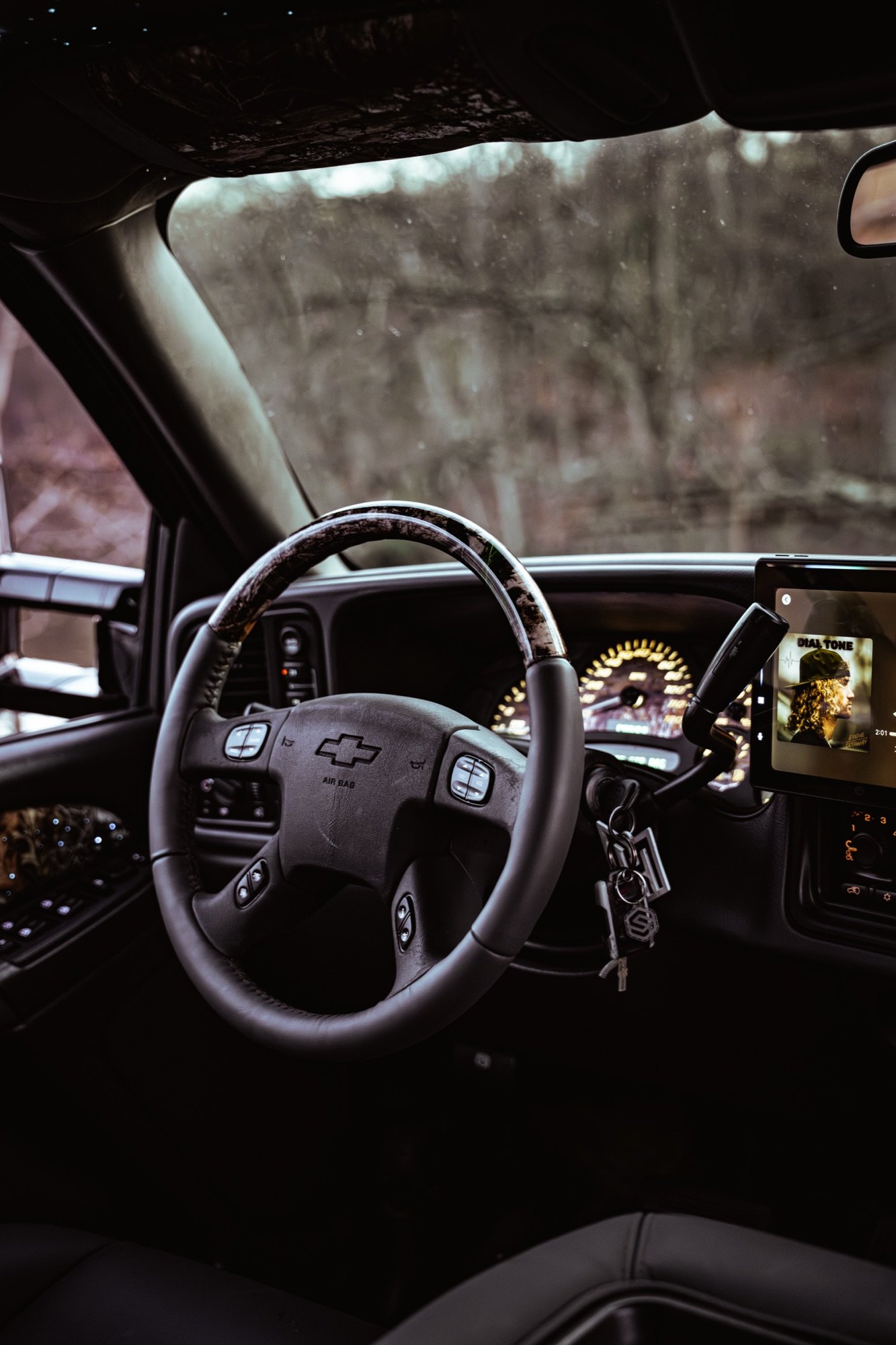 Steering wheel wrapped in Realtree camo